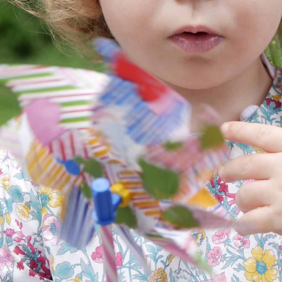 Une photo d'un enfant pourant une robe liberty